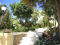 thumbnail_arishotel_garden2_zoom.jpg